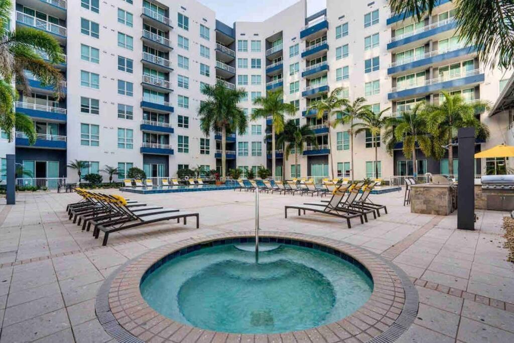 Luxury Apt 3 Mins To Dt Tampa -Pool-Gym-Balcony Exterior foto