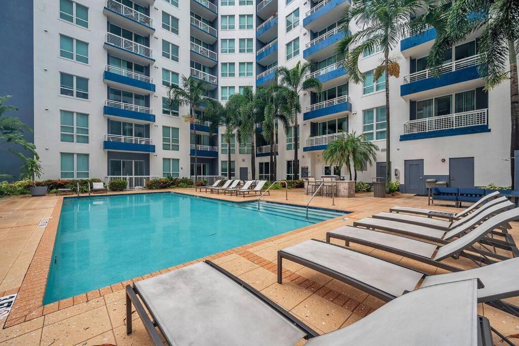 Luxury Apt 3 Mins To Dt Tampa -Pool-Gym-Balcony Exterior foto